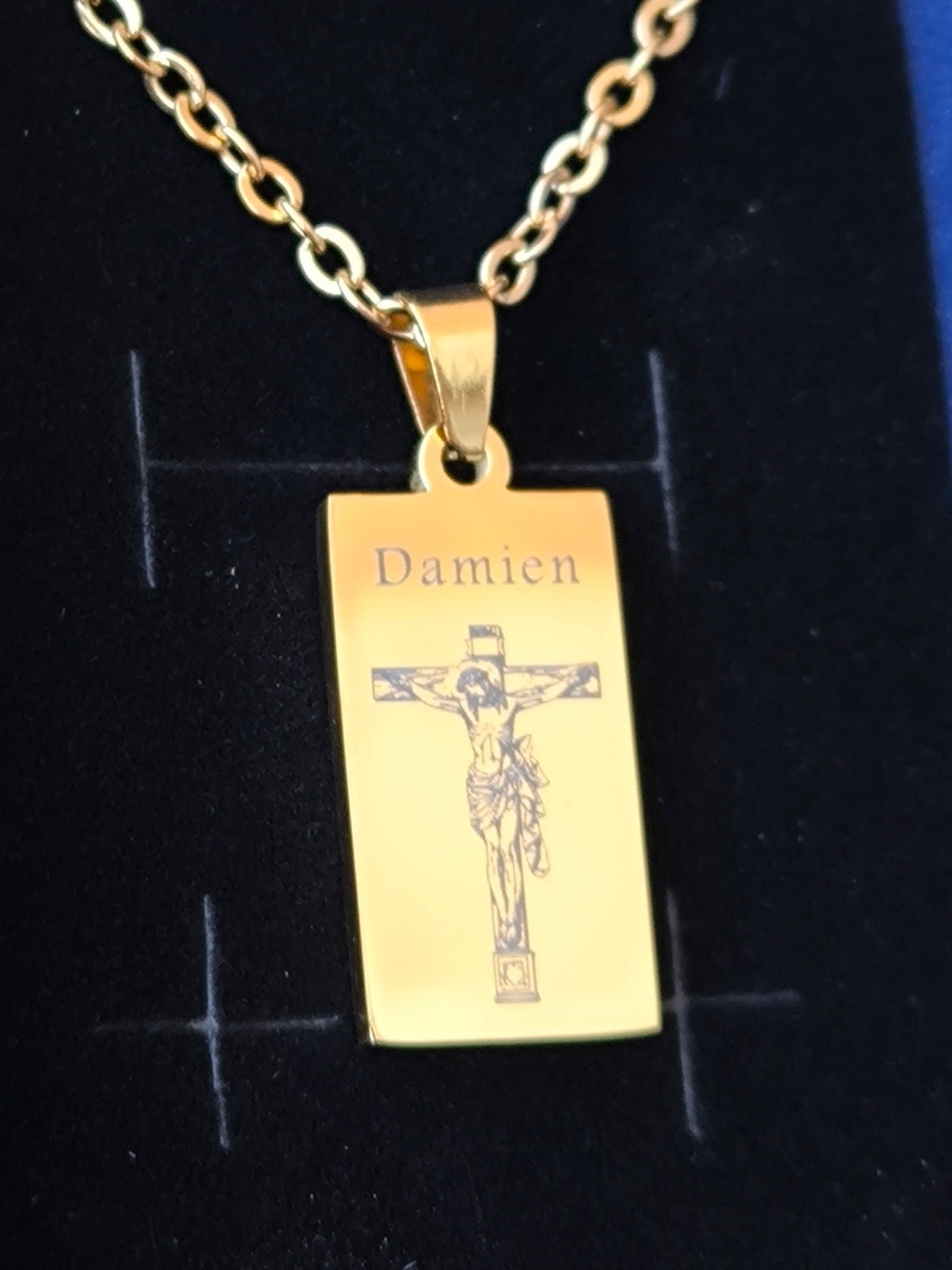 le pendentif lingot 1 croix avec Christ en relief