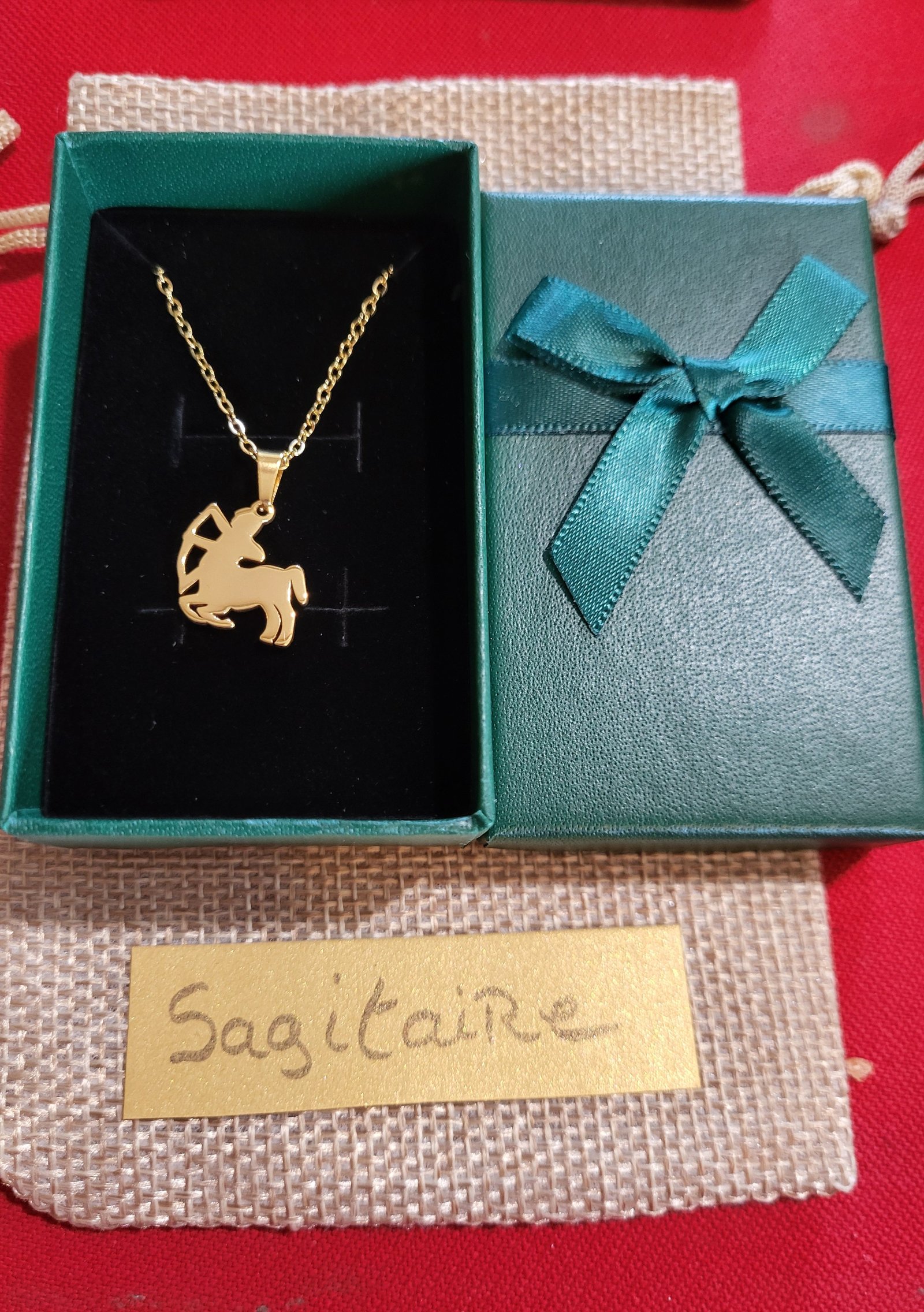 Pendentif signe astrologique sagittaire avec écrin à personnaliser